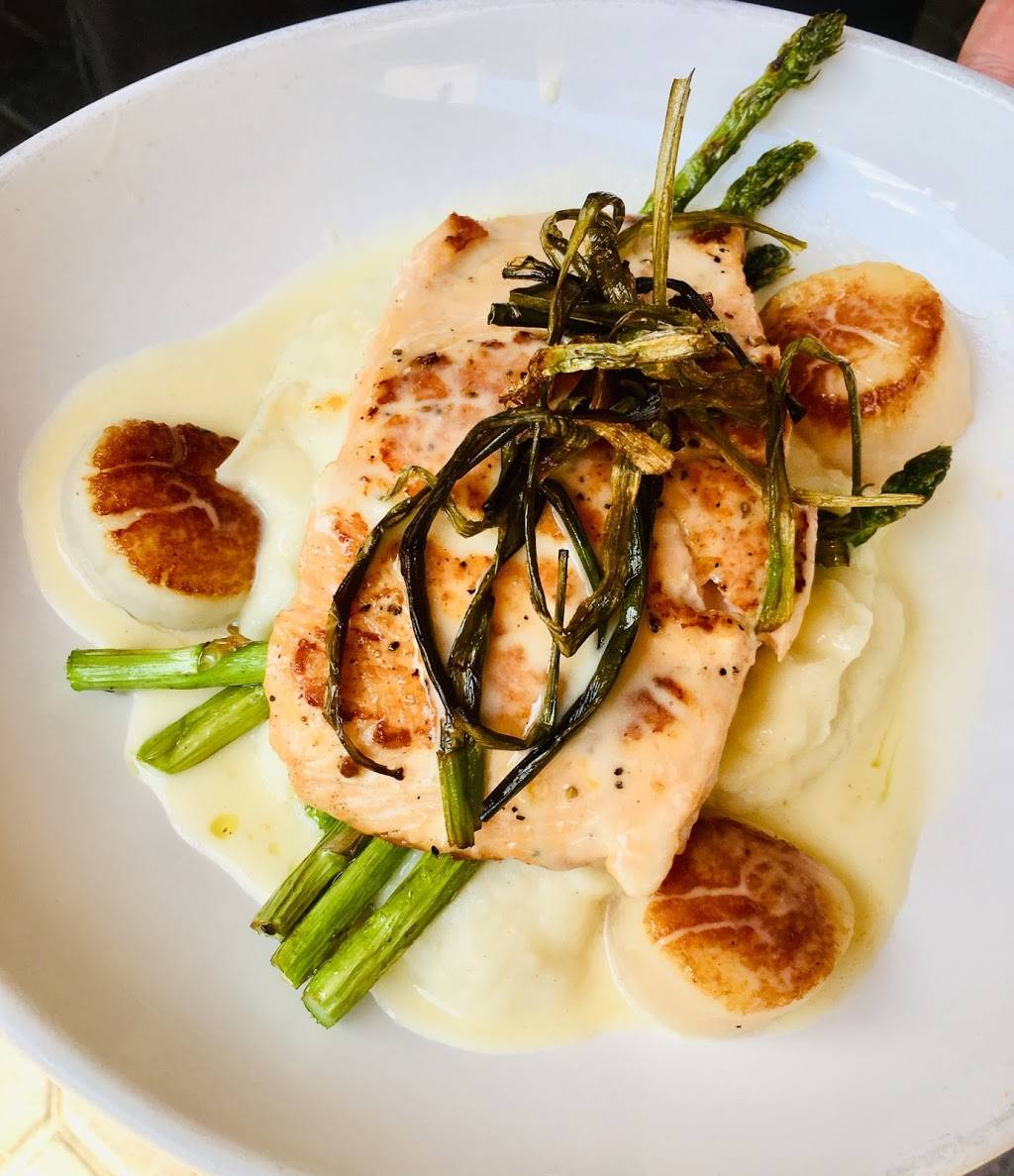 Bucci & Murrays Pub on the Harbor | restaurant | 13 Harbourside Ln building 2 C&D, Hilton Head Island, SC 29928, USA | 8437853300 OR +1 843-785-3300