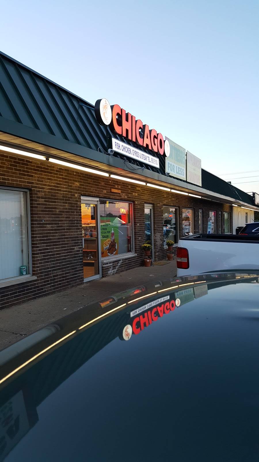 Chicago Fish And Chicken | restaurant | 3720 Mitthoeffer Rd, Indianapolis, IN 46235, USA | 3178905100 OR +1 317-890-5100