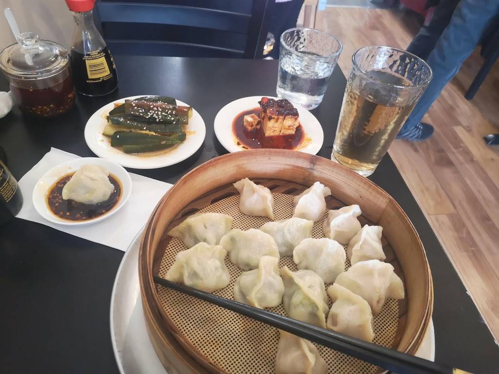 Ai Dumpling | restaurant | 6592 Avenue Somerled, Montréal, QC H4V 1S9, Canada | 5143691777 OR +1 514-369-1777