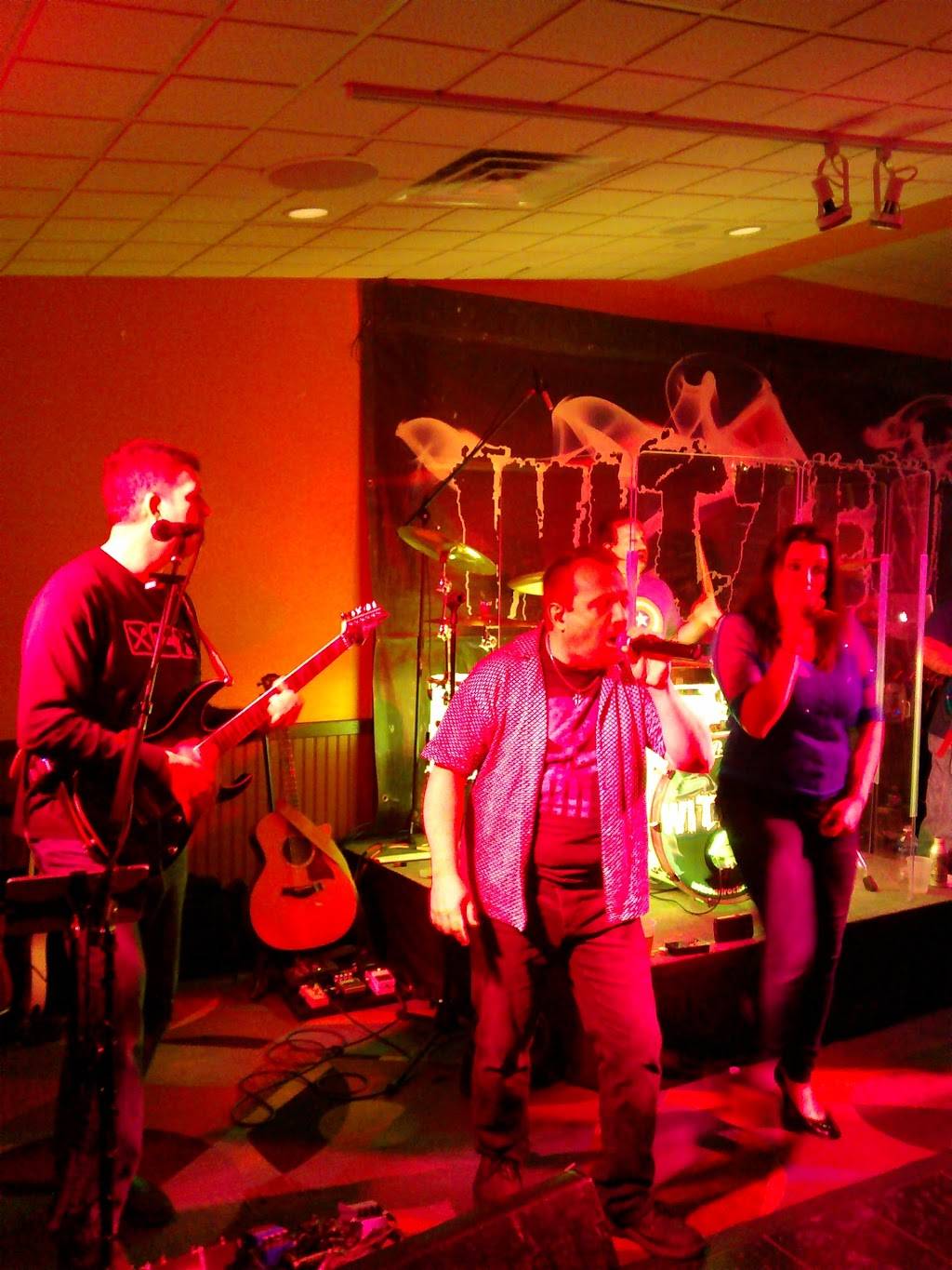 Strikers Sports Bar and Grill | night club | 66 Hathaway Rd, New Bedford, MA 02746, USA | 5089931746 OR +1 508-993-1746