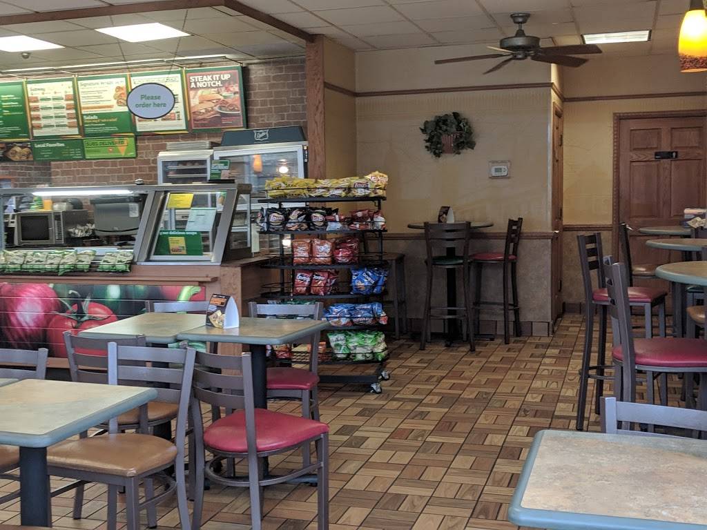 Subway Restaurants | restaurant | 323 S Oak St, Fortville, IN 46040, USA | 3174854177 OR +1 317-485-4177