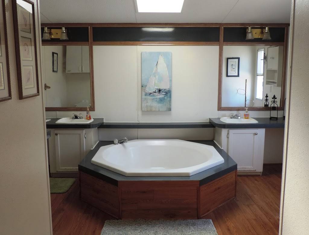 North Side Marina & Resort | restaurant | 180 Private Rd 1735, Chico, TX 76431, USA | 9406445475 OR +1 940-644-5475