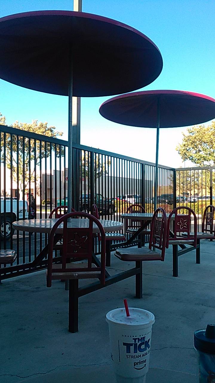 Carls Jr. / Green Burrito | restaurant | 44400 Valley Central Way, Lancaster, CA 93536, USA | 6619408418 OR +1 661-940-8418