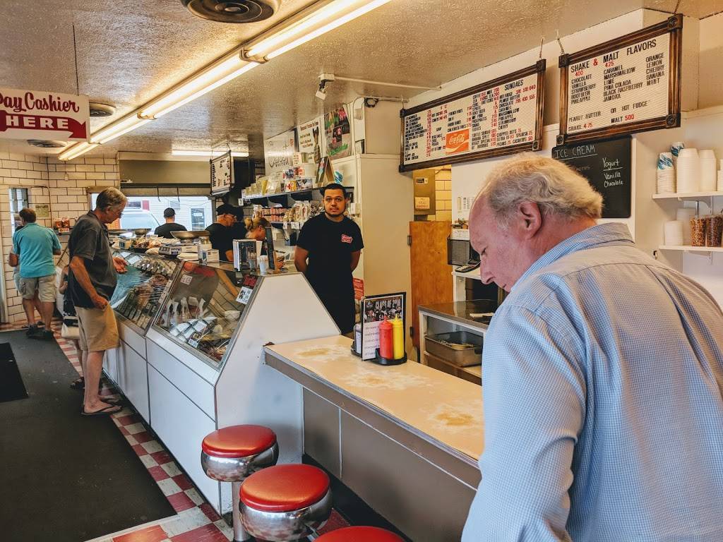 Heggys Nut Shop | restaurant | 3200 Tuscarawas St W, Canton, OH 44708, USA | 3304546611 OR +1 330-454-6611