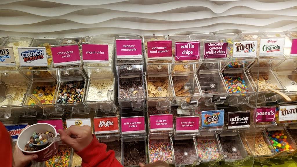 Menchies® frozen yogurt | restaurant | 6000 Universal Blvd, Orlando, FL 32819, USA | 4072243663 OR +1 407-224-3663