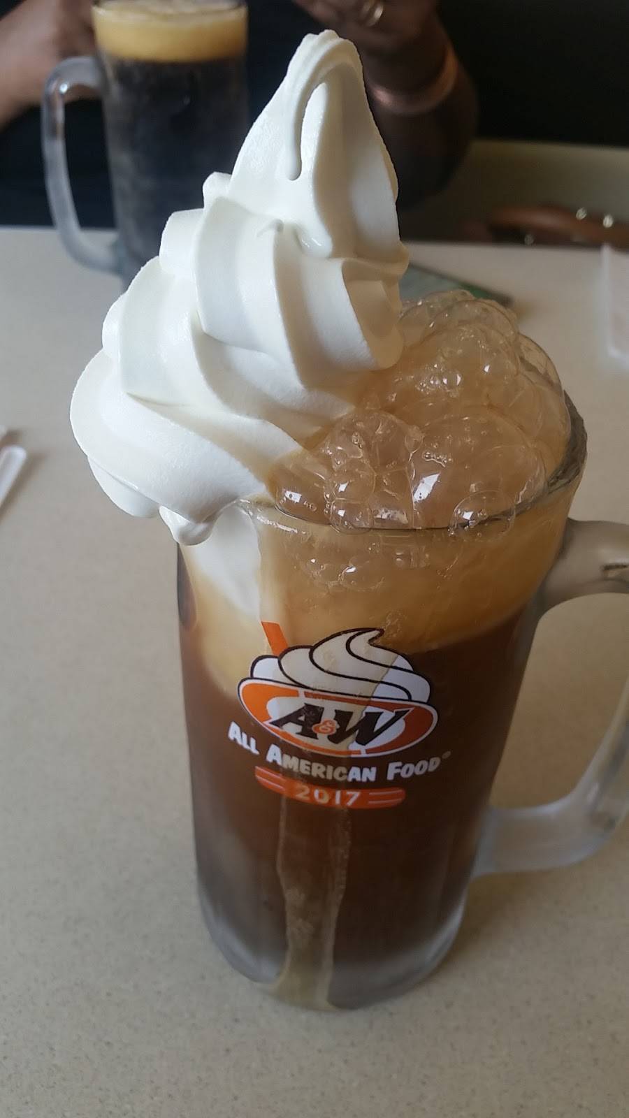 A&W Restaurant | restaurant | 5133 S 108th St, Hales Corners, WI 53130, USA | 4144251010 OR +1 414-425-1010