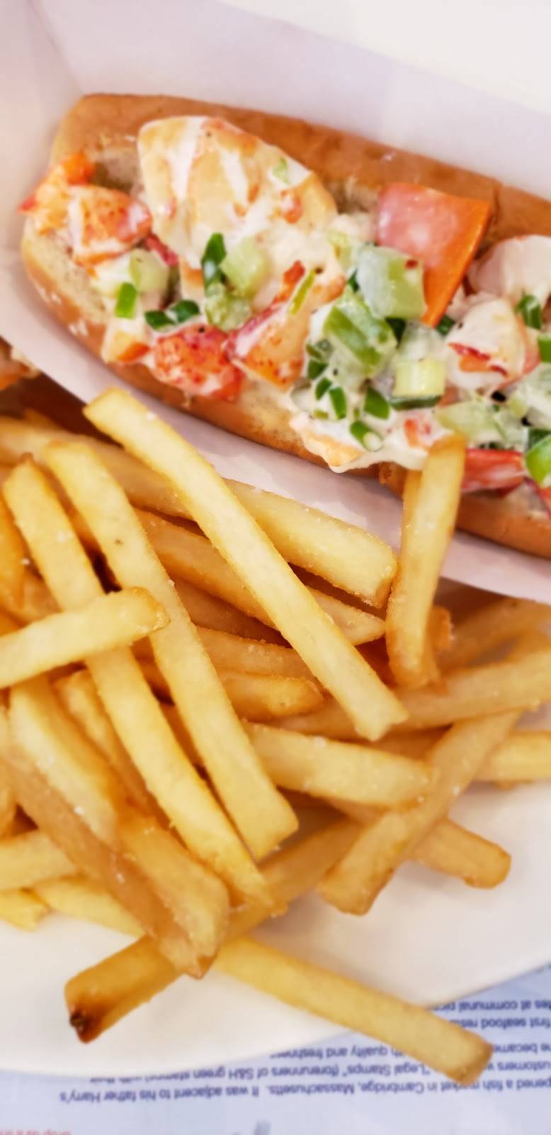 Legal Sea Foods | restaurant | 1 Garden State Plaza Blvd, Paramus, NJ 07652, USA | 2018438483 OR +1 201-843-8483