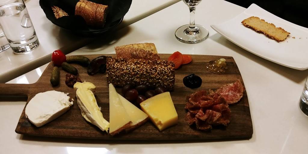 Cheesetique Ballston | restaurant | 800 N Glebe Rd, Arlington, VA 22203, USA | 7035669189 OR +1 703-566-9189