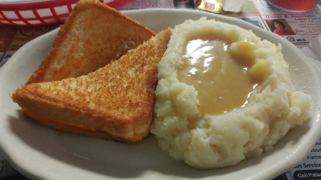 County Line Restaurant | restaurant | 14206 PA-35, Richfield, PA 17086, USA | 7176943535 OR +1 717-694-3535