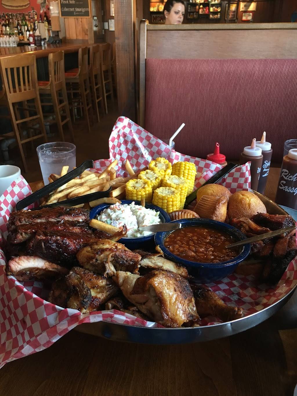 Famous Daves Bar-B-Que | restaurant | 2440 US-34, Oswego, IL 60543, USA | 6305514733 OR +1 630-551-4733