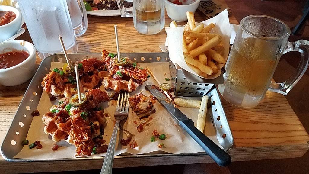 Chilis Grill & Bar | restaurant | 1921 Gunbarrel Rd, Chattanooga, TN 37421, USA | 4238926319 OR +1 423-892-6319