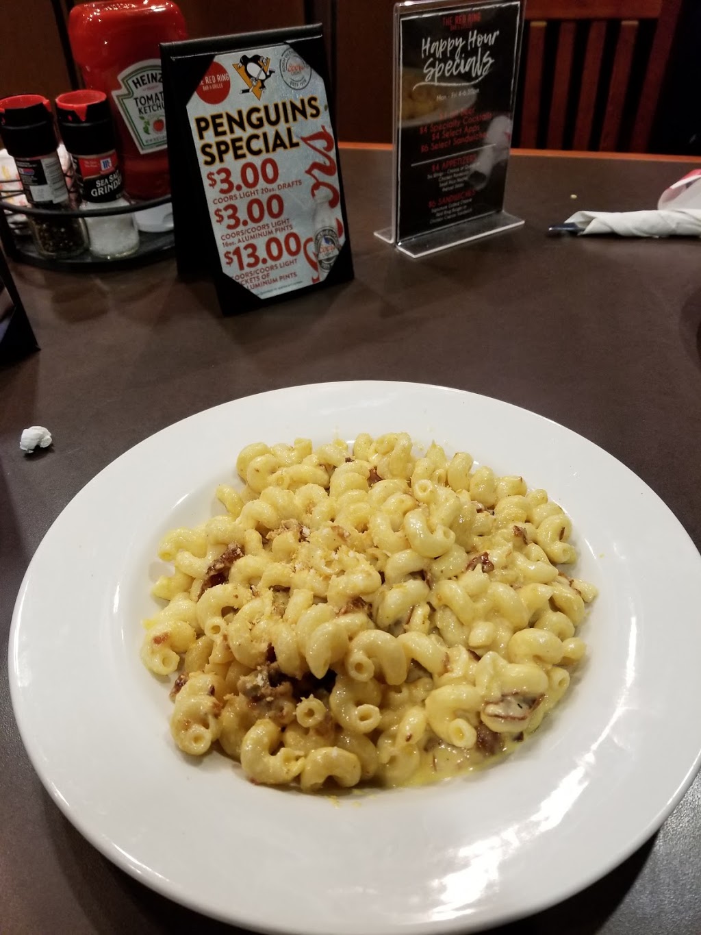 The Red Ring Bar & Grille | restaurant | 1015 Forbes Ave, Pittsburgh, PA 15282, USA | 4123963550 OR +1 412-396-3550