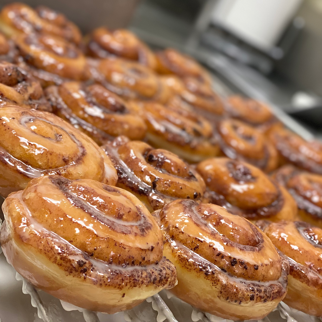 Arnolds Donuts and Coffee | bakery | 5883 Palmer Park Blvd Site B, Colorado Springs, CO 80915, USA | 7192478578 OR +1 719-247-8578