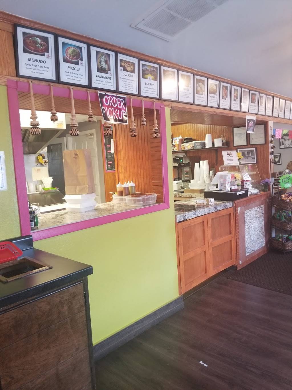 Coyas Cafe | restaurant | 4320 4th Ave, Moline, IL 61265, USA | 3097497626 OR +1 309-749-7626