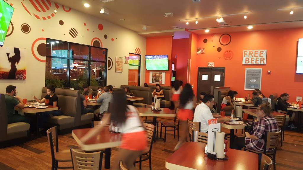 Hooters | restaurant | 90 Aquarium Way, Long Beach, CA 90802, USA | 5629831010 OR +1 562-983-1010