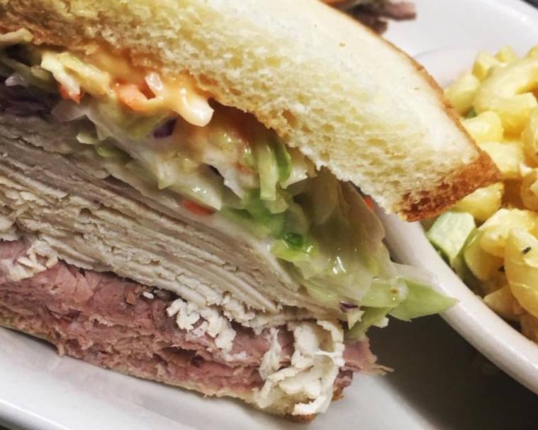 Notty Pine Tavern | restaurant | 2301 15th St, Troy, NY 12180, USA | 5182724557 OR +1 518-272-4557