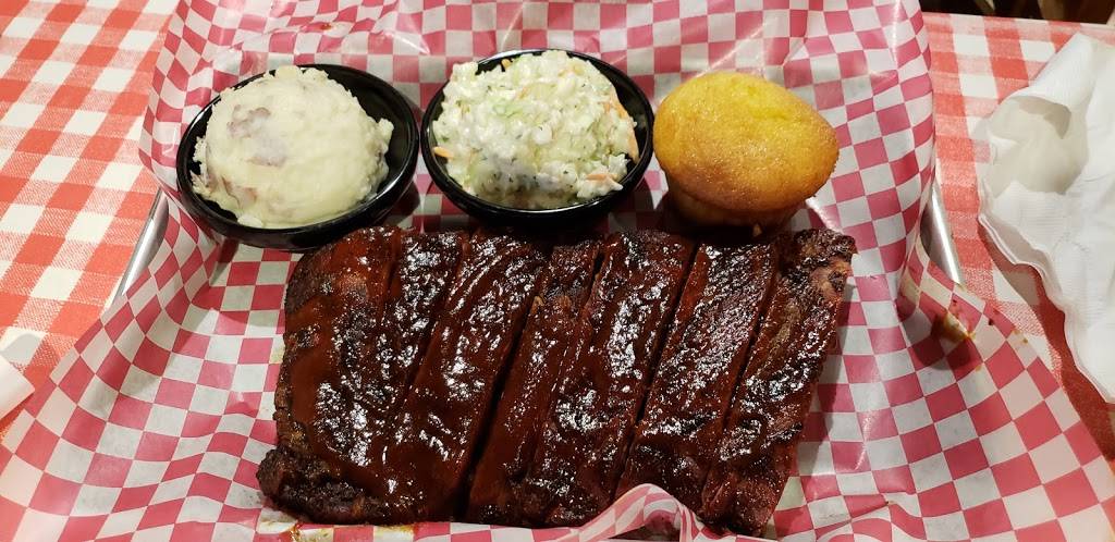 Famous Daves Bar-B-Que | restaurant | 3030 Milton Ave, Janesville, WI 53545, USA | 6087578100 OR +1 608-757-8100