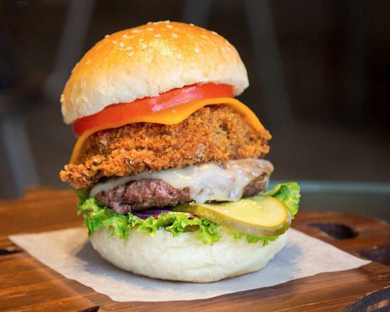 Burger Legend | restaurant | 236 Queen St S, Mississauga, ON L5M 1L5, Canada | 9059971822 OR +1 905-997-1822