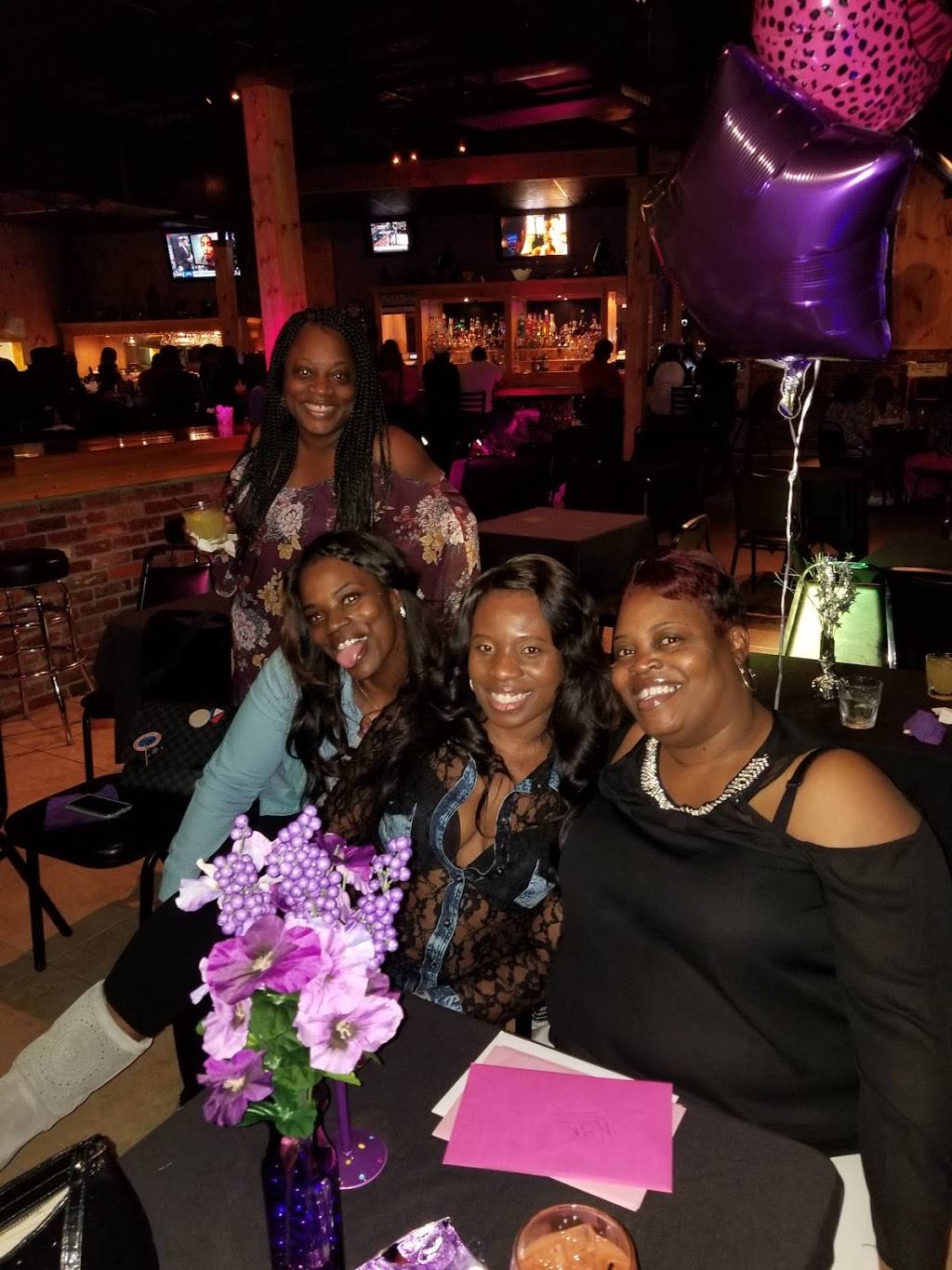 4 Seasons Bar & Grill | restaurant | 719 5th Ave N, Birmingham, AL 35203, USA | 2055667552 OR +1 205-566-7552