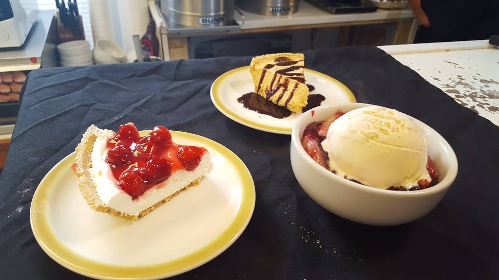 Codys Diner | restaurant | 113 Cumberland St, Ashland City, TN 37015, USA | 6154153368 OR +1 615-415-3368