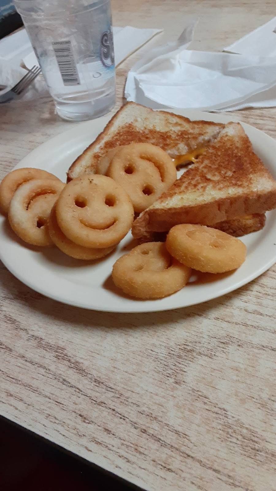 Rudys Restaurant | restaurant | 419 S John Wayne Dr, Winterset, IA 50273, USA | 5154623160 OR +1 515-462-3160