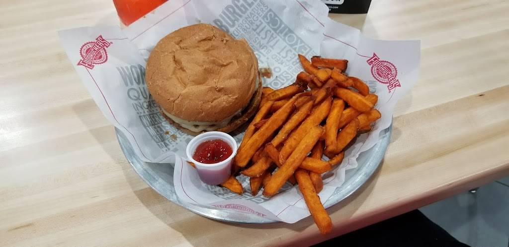 Fuddruckers | restaurant | 2300 E Semoran Blvd unit a, Apopka, FL 32704, USA | 4078261411 OR +1 407-826-1411