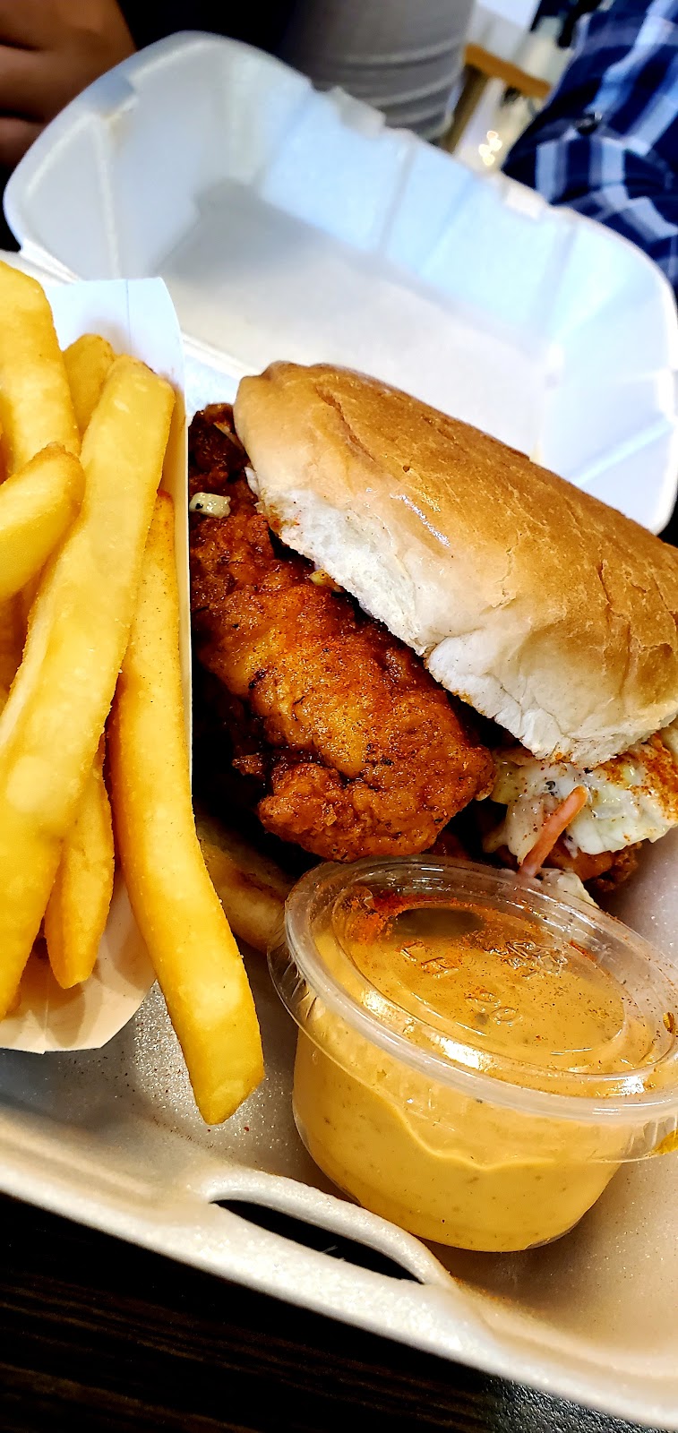 Ds Hot Chicken | restaurant | 14006 Riverside Dr, Sherman Oaks, CA 91423, USA | 8186164295 OR +1 818-616-4295