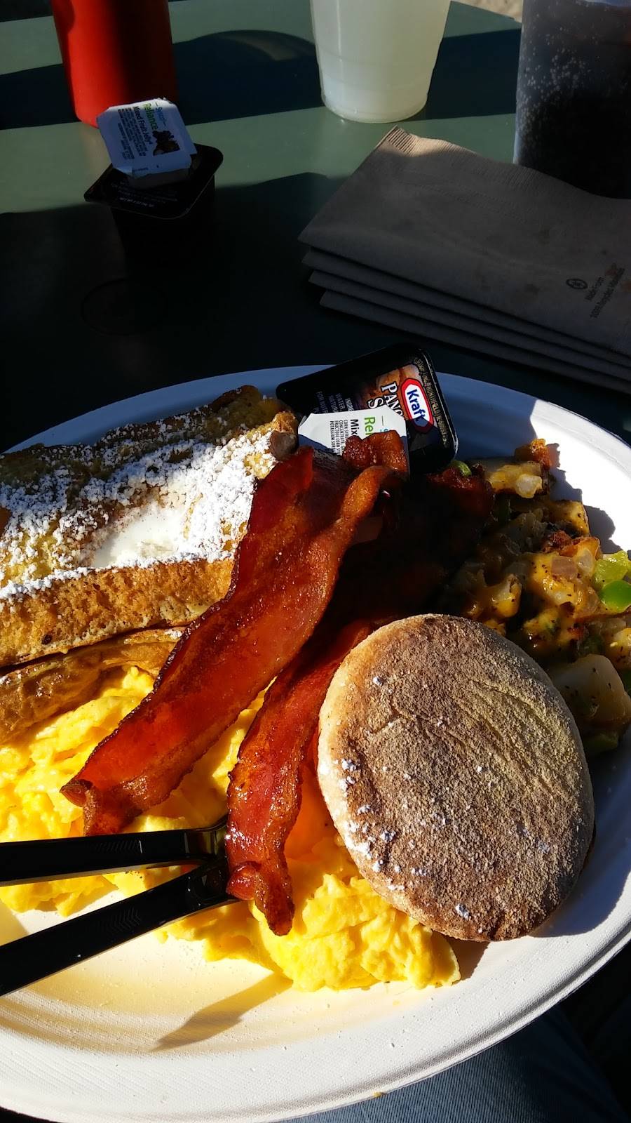 Carls Jr. / Green Burrito | restaurant | 2022 Riverside Ave, Rialto, CA 92377, USA | 9098734766 OR +1 909-873-4766