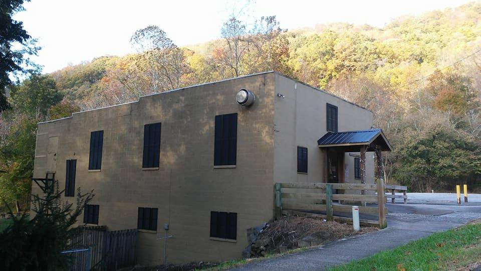 The Pinnacle Pub | night club | 719 Pennlyn Ave, Cumberland Gap, TN 37724, USA | 4237246467 OR +1 423-724-6467