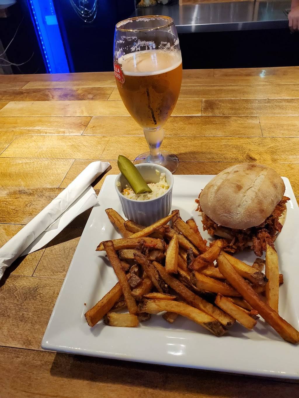 Maison Fumée BBQ | restaurant | 779 Boulevard Maloney E, Gatineau, QC J8P 1G5, Canada | 8198935959 OR +1 819-893-5959