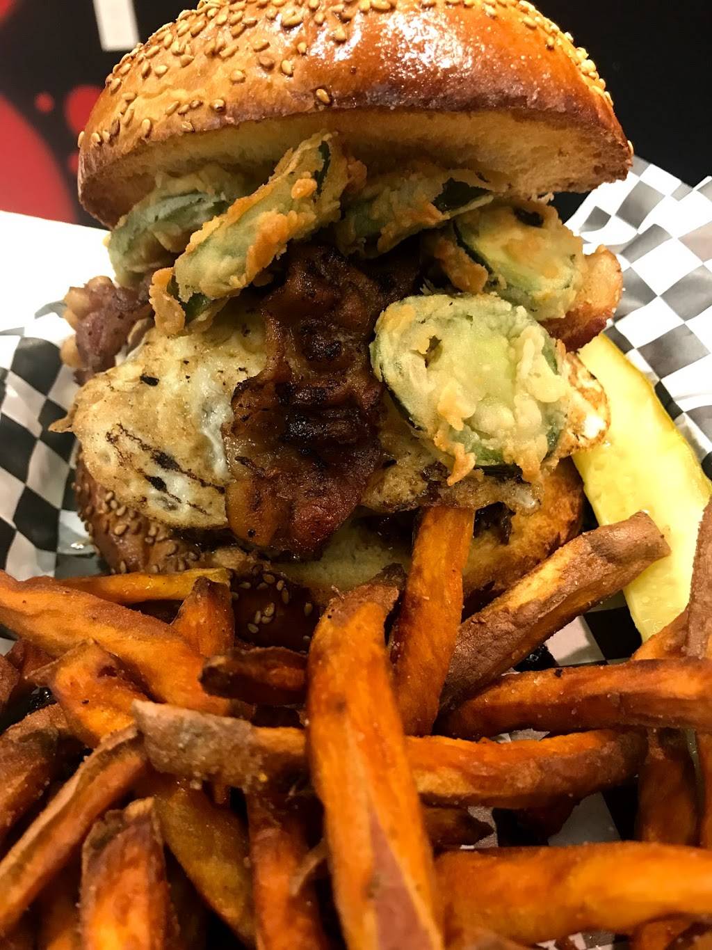 Port City Burgers and Brews | restaurant | 11 Market St, Wilmington, NC 28401, USA | 9107690755 OR +1 910-769-0755