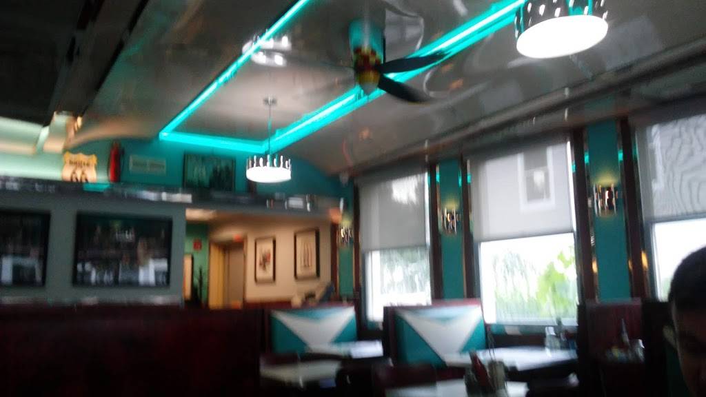 New Canaan Diner | restaurant | 4701, 18 Forest St, New Canaan, CT 06840, USA | 2035947595 OR +1 203-594-7595