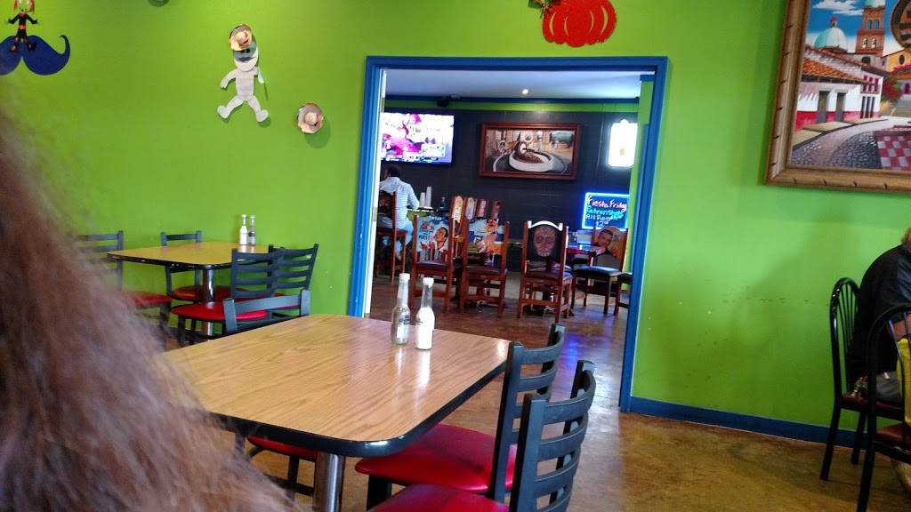 Sombreros Mexican Grill | restaurant | 3180 US-64, Crump, TN 38327, USA | 7316320299 OR +1 731-632-0299