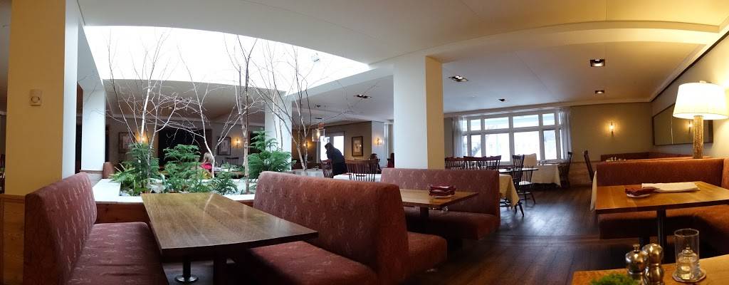 Red Rooster | restaurant | 14 The Green, Woodstock, VT 05091, USA | 8883382745 OR +1 888-338-2745