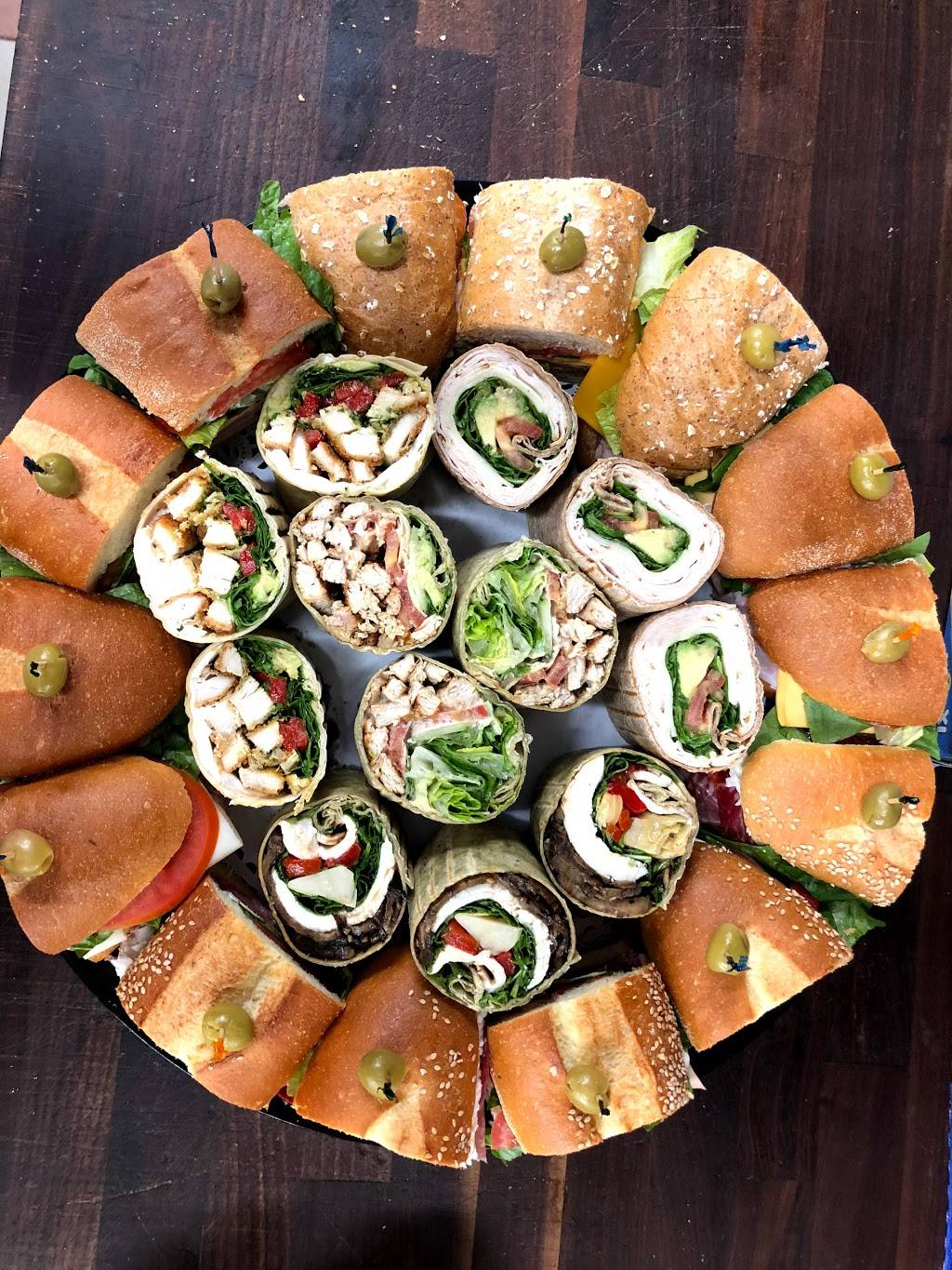 Benateris Italian Gourmet Deli & Catering | restaurant | 129-21 14th Ave, College Point, NY 11356, USA | 7184459240 OR +1 718-445-9240