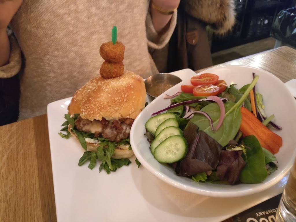 Bowmans on Bank | restaurant | 895 Bank St, Ottawa, ON K1S 3W4, Canada | 6132347674 OR +1 613-234-7674