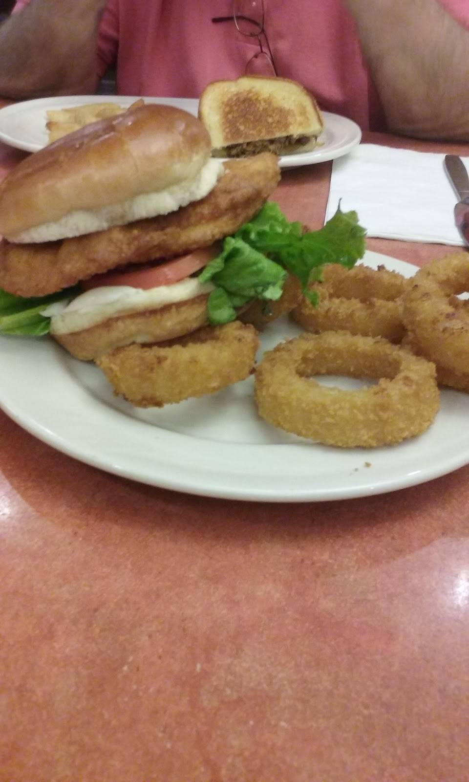 Friendlys | restaurant | Whitney Memorial Hwy, 3075 NY-50, Saratoga Springs, NY 12866, USA | 5185831598 OR +1 518-583-1598