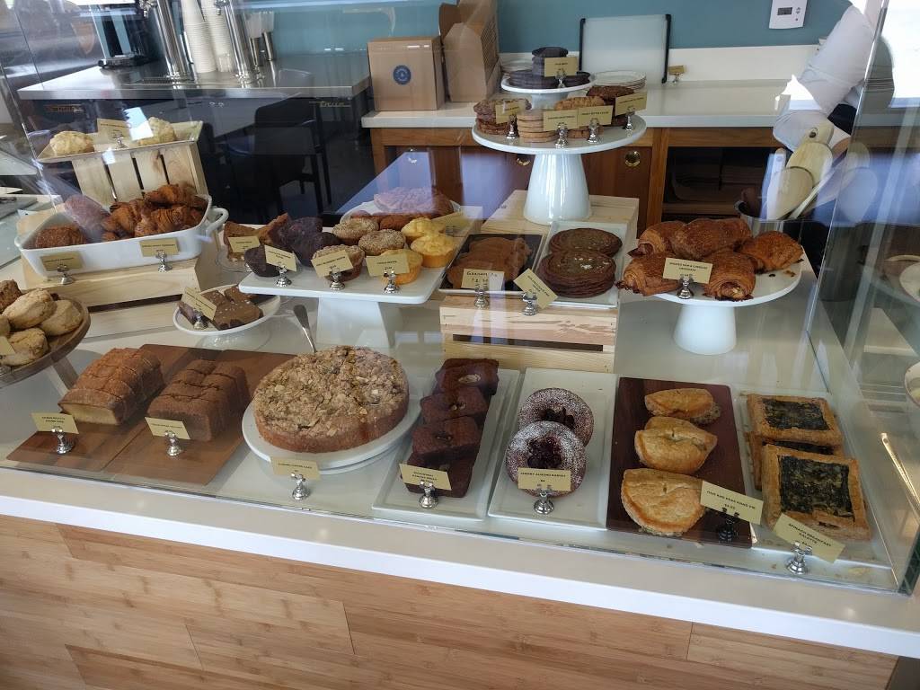 Friends & Family | restaurant | 5150 Hollywood Blvd, Los Angeles, CA 90027, USA | 3236682000 OR +1 323-668-2000