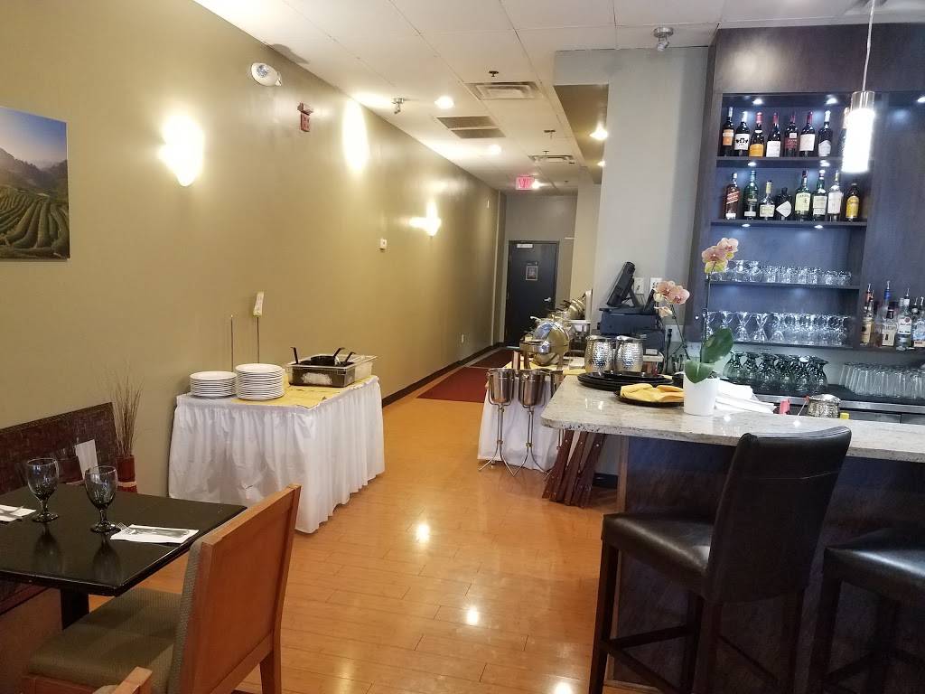 Pepper Club | restaurant | 5639 Stone Rd, Centreville, VA 20120, USA | 7035437171 OR +1 703-543-7171