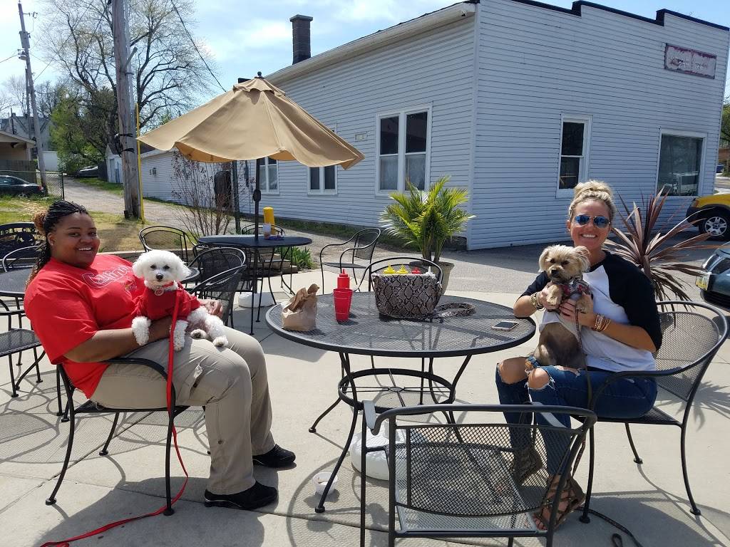 White Cottage | restaurant | 102 Lebanon Ave, Belleville, IL 62220, USA | 6182341120 OR +1 618-234-1120