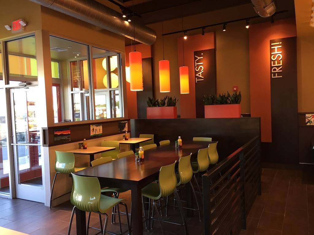 Zoës Kitchen | restaurant | 3741 West Chester Pike Suite 107, Newtown Square, PA 19073, USA | 4844283740 OR +1 484-428-3740