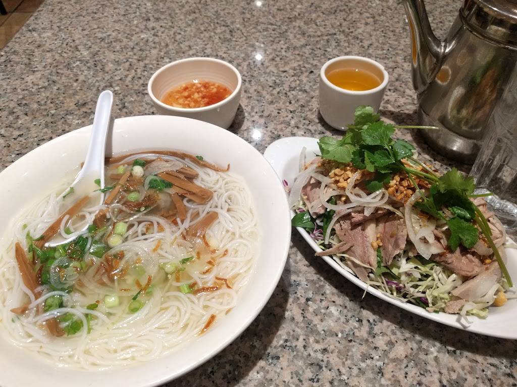 Phở Oregon Restaurant | restaurant | 2518 NE 82nd Ave, Portland, OR 97220, USA | 5032628816 OR +1 503-262-8816