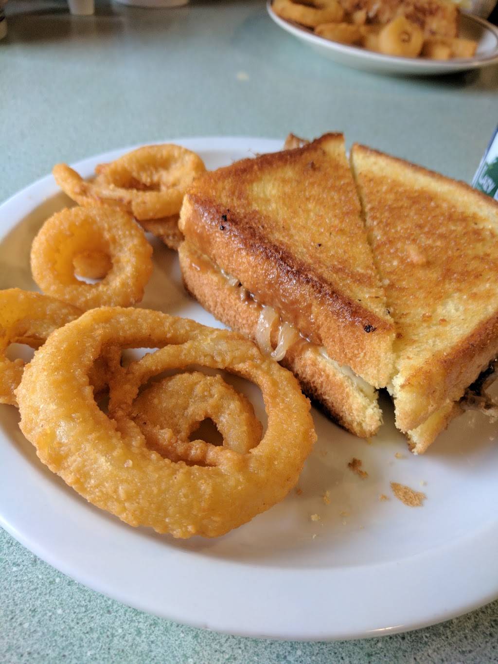 Lake Manor Restaurant | restaurant | 13143 US-68, Mt Orab, OH 45154, USA | 9374443500 OR +1 937-444-3500