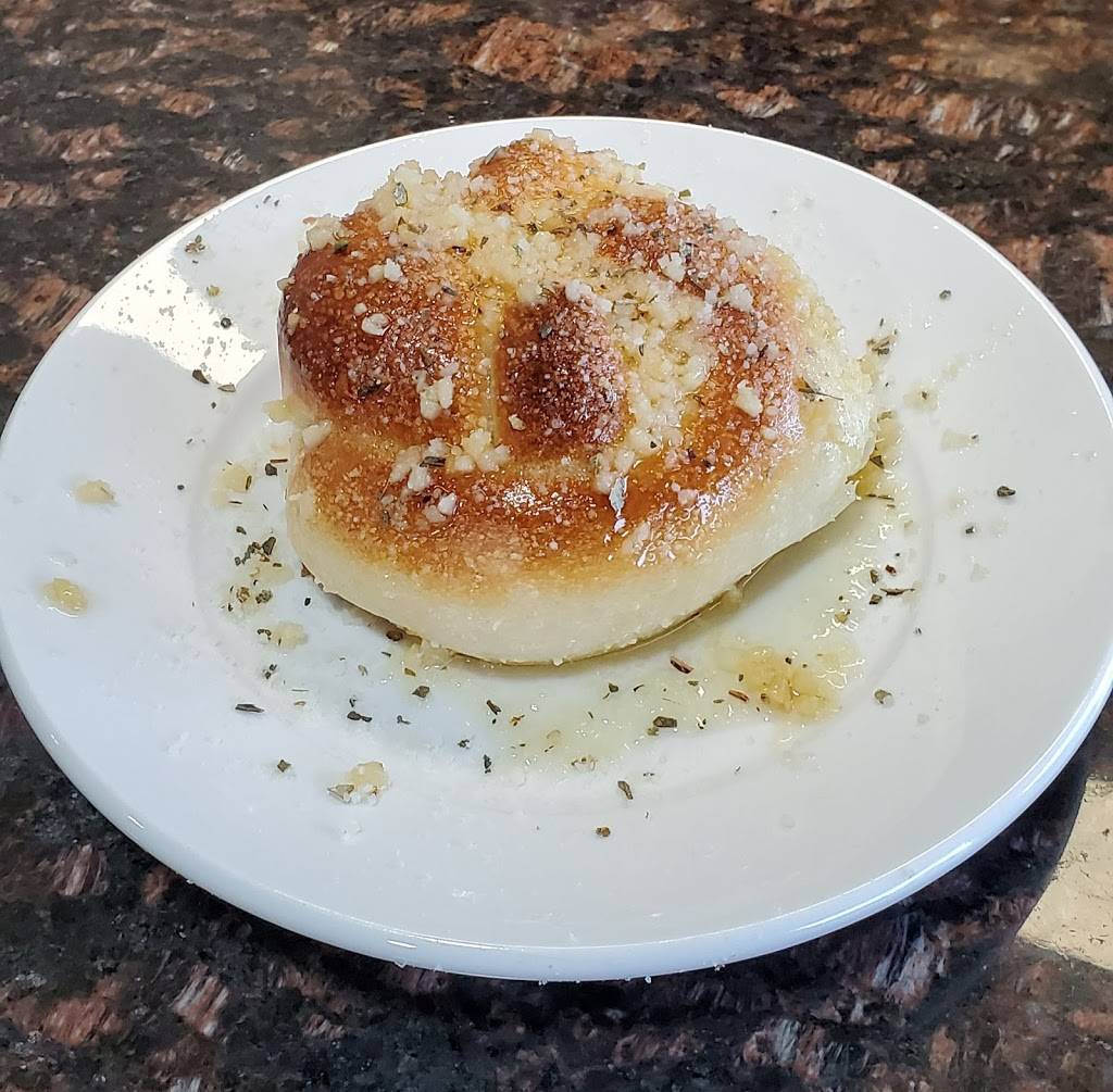 Dominics Pizza | restaurant | 2772 Elkcam Blvd, Deltona, FL 32738, USA | 3862186508 OR +1 386-218-6508