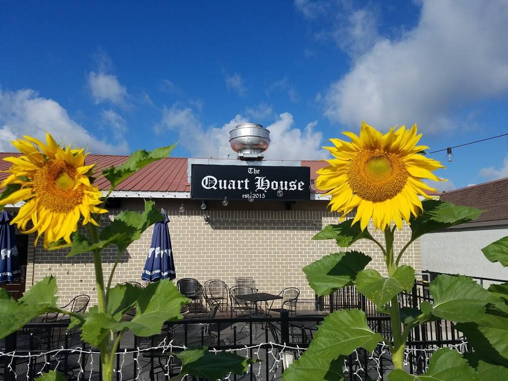 The Quart House | restaurant | 100 S Main St, LaBelle, FL 33935, USA | 8636747141 OR +1 863-674-7141