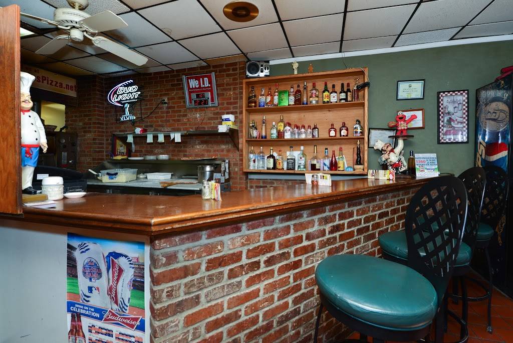 Piccolos Pizza & Liquors | restaurant | 913 Main St, Paterson, NJ 07503, USA | 9737424608 OR +1 973-742-4608