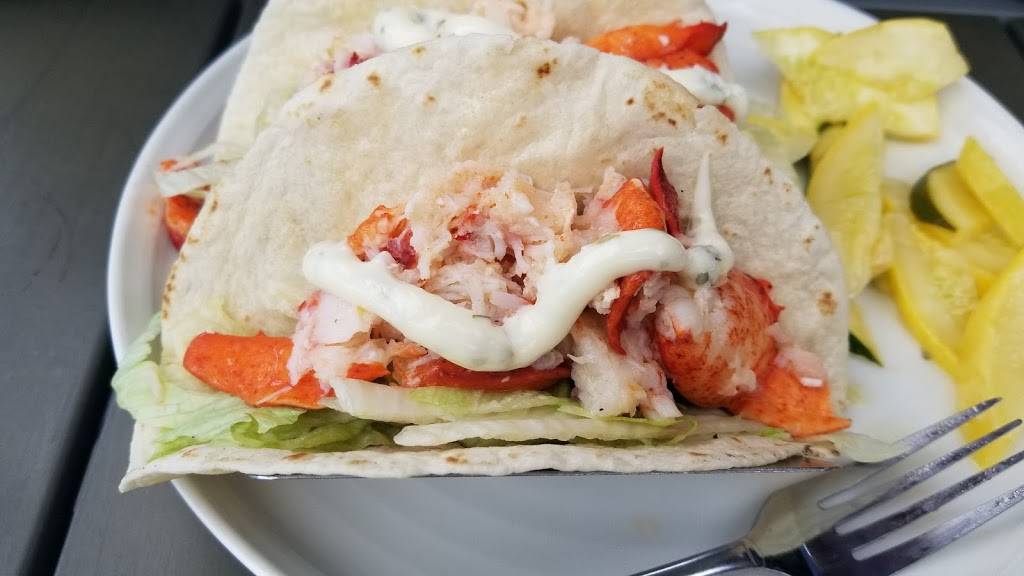 Barretts Waterfront | restaurant | 1082 Davol St, Fall River, MA 02720, USA | 7743656435 OR +1 774-365-6435