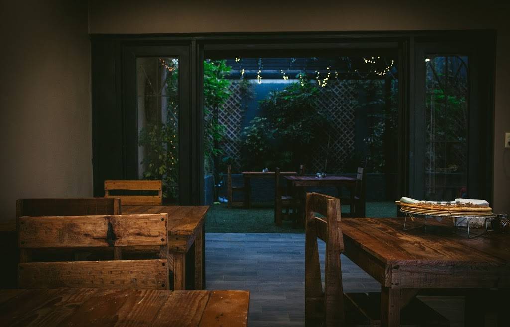 Saunders Pizzeria | restaurant | Calle Huerta #1, Vista Hermosa, 22890 Ensenada, B.C., Mexico | 016463500077 OR +52 646 350 0077