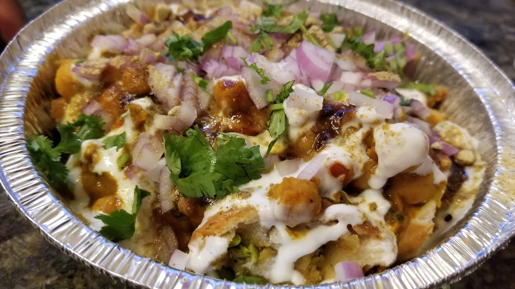 Momo N Curry | restaurant | 431 Somerville Ave, Somerville, MA 02143, USA | 6177641563 OR +1 617-764-1563