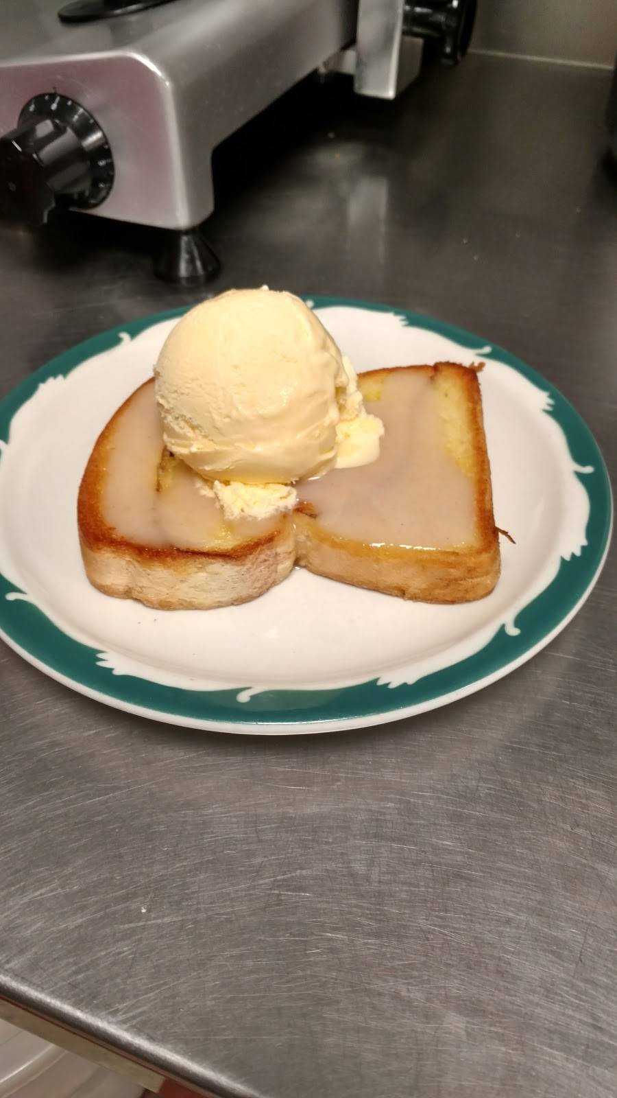 Missys Arcade Restaurant | restaurant | 116 Diamond St, Titusville, PA 16354, USA | 8148278110 OR +1 814-827-8110